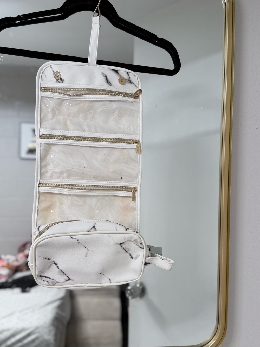 Hanging Marble-Print Makeup Organizer Bag in White